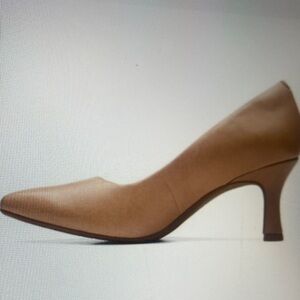 Clarks Tan Heels